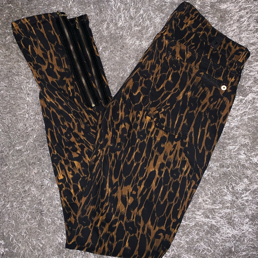 7FAM Cropped Skinny Leopard Print Jean